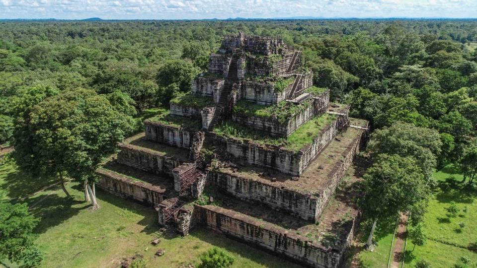 Prasat Thom (Koh Ker).jpg